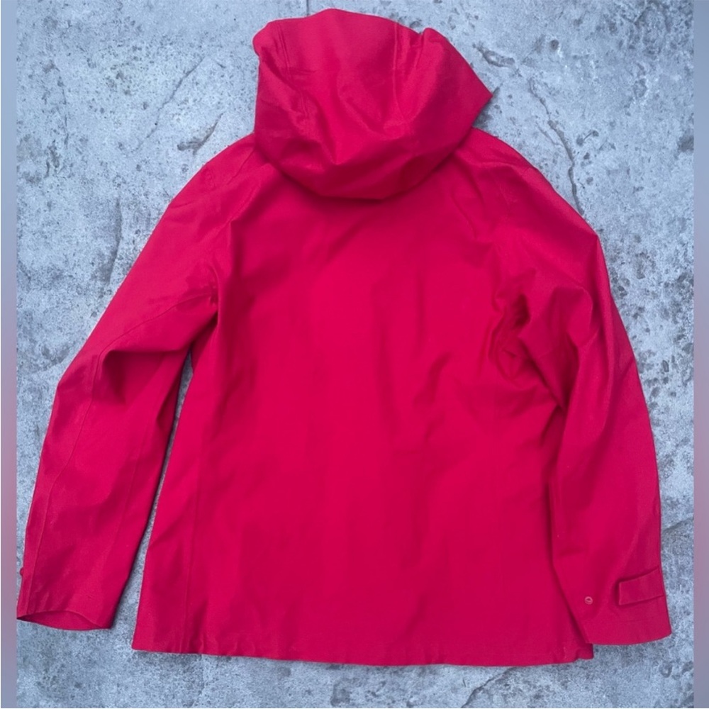 Uniqlo Windproof Water-Repellent
Hooded Jacket Red Hooded Jacket - Picture 2 of 5